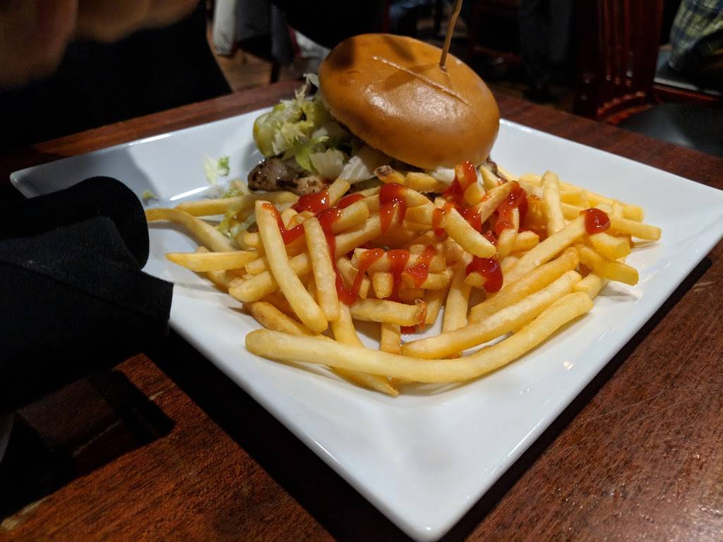 Lewis Restaurant & Grille | restaurant | 92 Central St, Norwood, MA 02062, USA | 7817628928 OR +1 781-762-8928