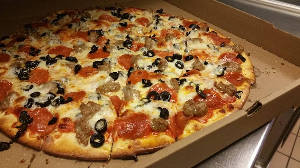 Ricardos Pizza | restaurant | 1812, 5627 Broad St, Greendale, WI 53129, USA | 4144211980 OR +1 414-421-1980
