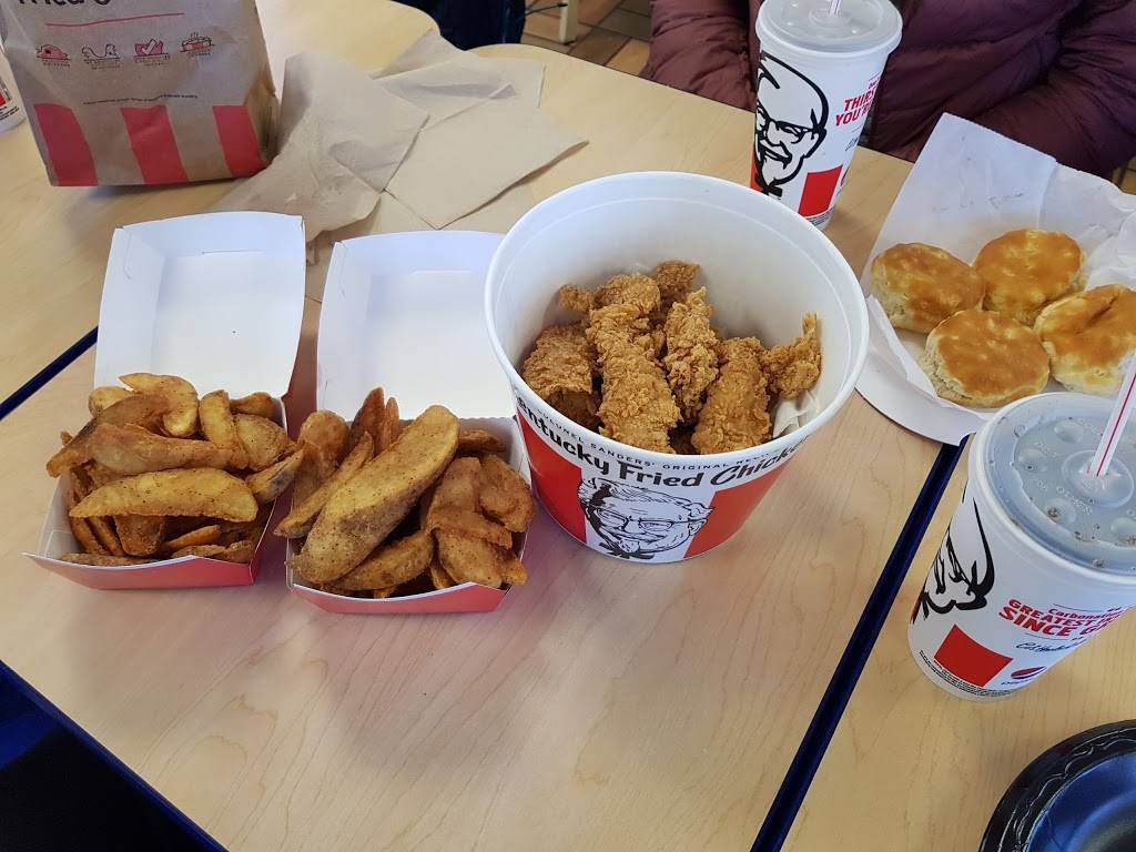 KFC | restaurant | 650 Main St, East Haven, CT 06512, USA | 2034671645 OR +1 203-467-1645