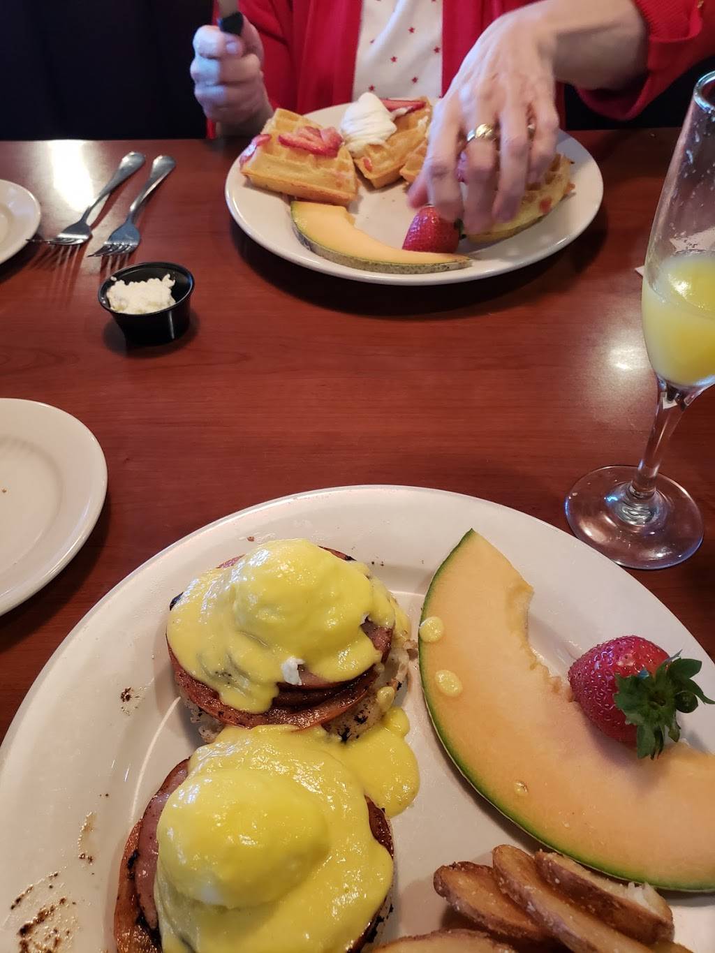 OCharley’s Restaurant & Bar | restaurant | 2 Kenilworth Knolls, Asheville, NC 28805, USA | 8282810540 OR +1 828-281-0540