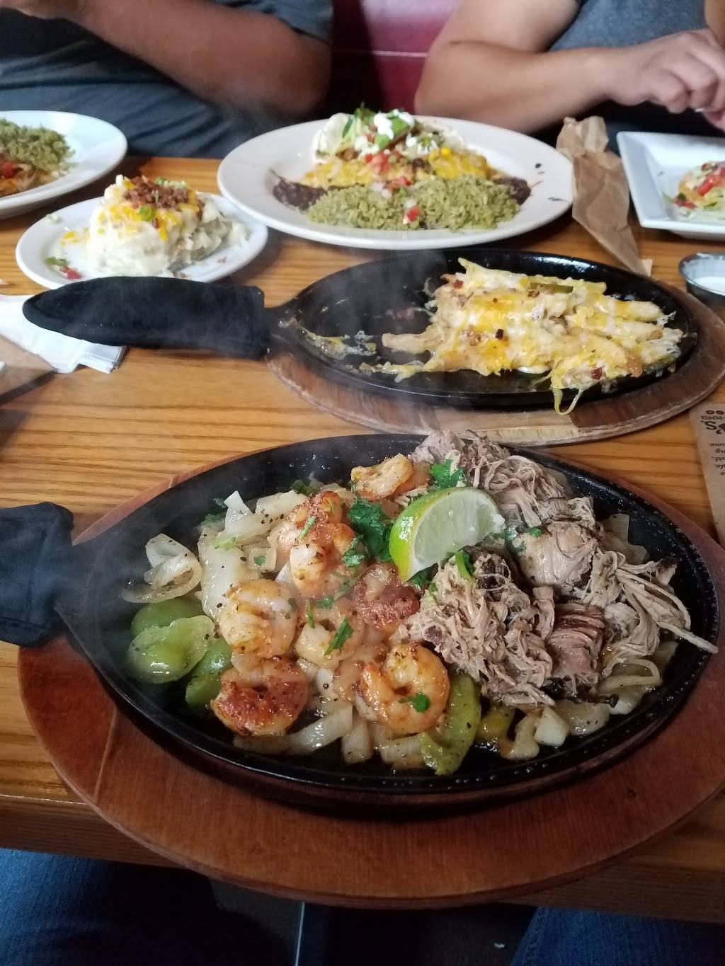 Chilis Grill & Bar | meal takeaway | 3215 Southwest Fwy, Houston, TX 77027, USA | 7135925100 OR +1 713-592-5100