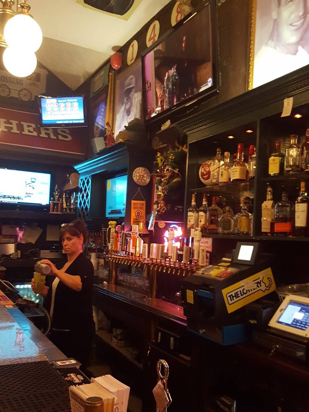 Caseys Crossing | restaurant | 81 Railroad St, Holliston, MA 01746, USA | 5084294888 OR +1 508-429-4888