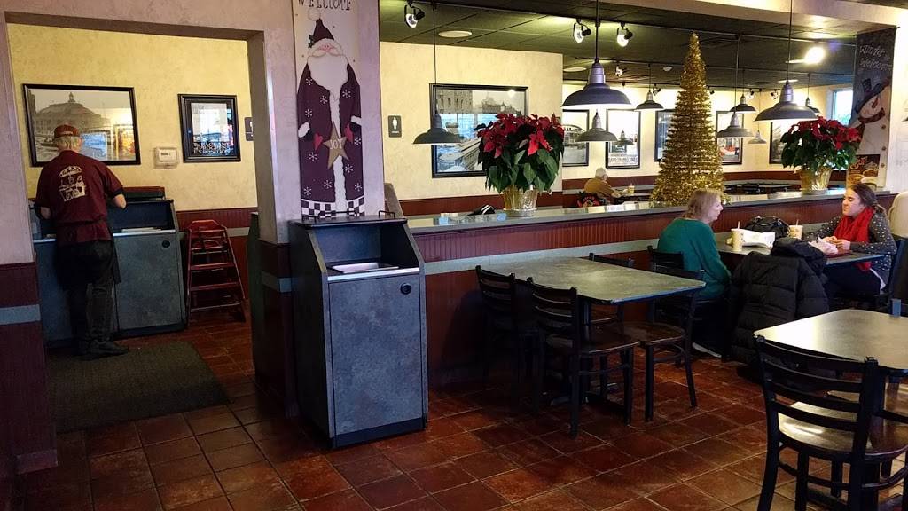 Fratellos Hot Dogs | restaurant | 31682 N US Hwy 12, Volo, IL 60073, USA | 8153442692 OR +1 815-344-2692