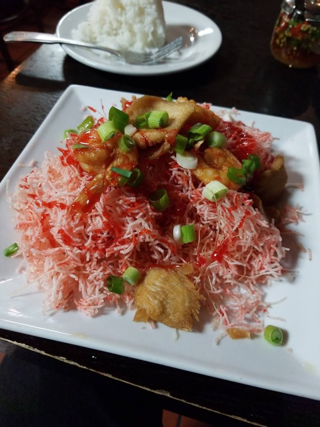 Nariya Thai Cuisine | restaurant | 6099 Sunset Blvd, Los Angeles, CA 90028, USA | 3234660695 OR +1 323-466-0695