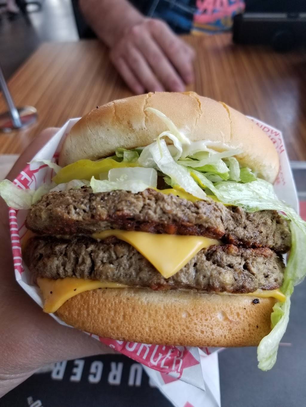 Fatburger | restaurant | 21911 Ventura Blvd, Woodland Hills, CA 91364, USA | 8187020257 OR +1 818-702-0257