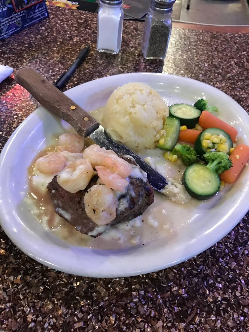 Fat Willys Family Sports Grill | restaurant | 4850 S Gilbert Rd, Chandler, AZ 85249, USA | 4808831356 OR +1 480-883-1356