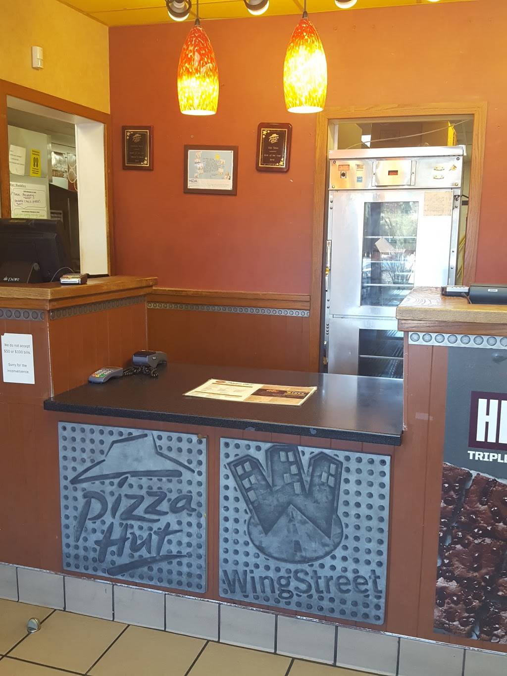 Pizza Hut | restaurant | 2437 E Plaza Blvd, National City, CA 91950, USA | 6194798400 OR +1 619-479-8400