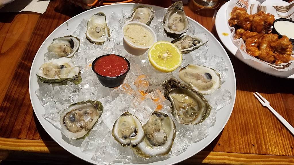 Hooters | meal takeaway | 25 Smith St, Farmingdale, NY 11735, USA | 6314147792 OR +1 631-414-7792