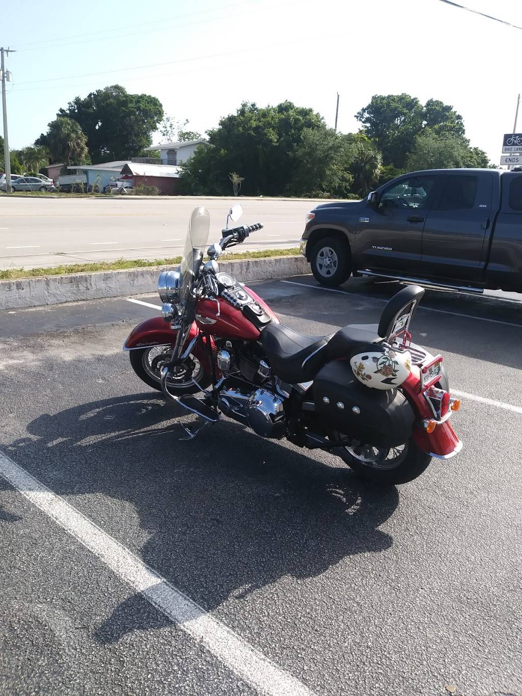 Wes Backyard BBQ & Grill | restaurant | 1430 16th St, Vero Beach, FL 32960, USA | 7729250223 OR +1 772-925-0223