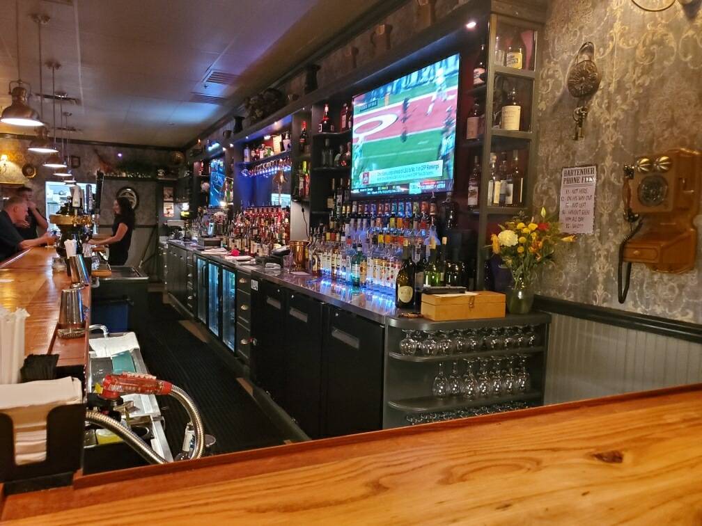 Sally O’Brien’s | restaurant | 119 E Merritt Ave, Merritt Island, FL 32953, USA | 3218480666 OR +1 321-848-0666