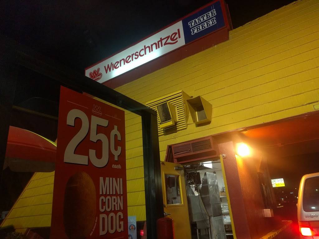 Wienerschnitzel | restaurant | 601 W Ave J, Lancaster, CA 93534, USA | 6619514622 OR +1 661-951-4622