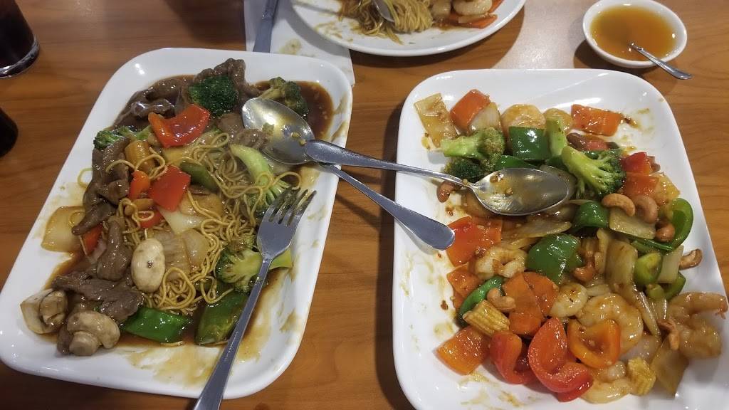 Golden Dragon Palace | restaurant | 7000 McLeod Rd, Niagara Falls, ON L2G 7K3, Canada | 9053568668 OR +1 905-356-8668