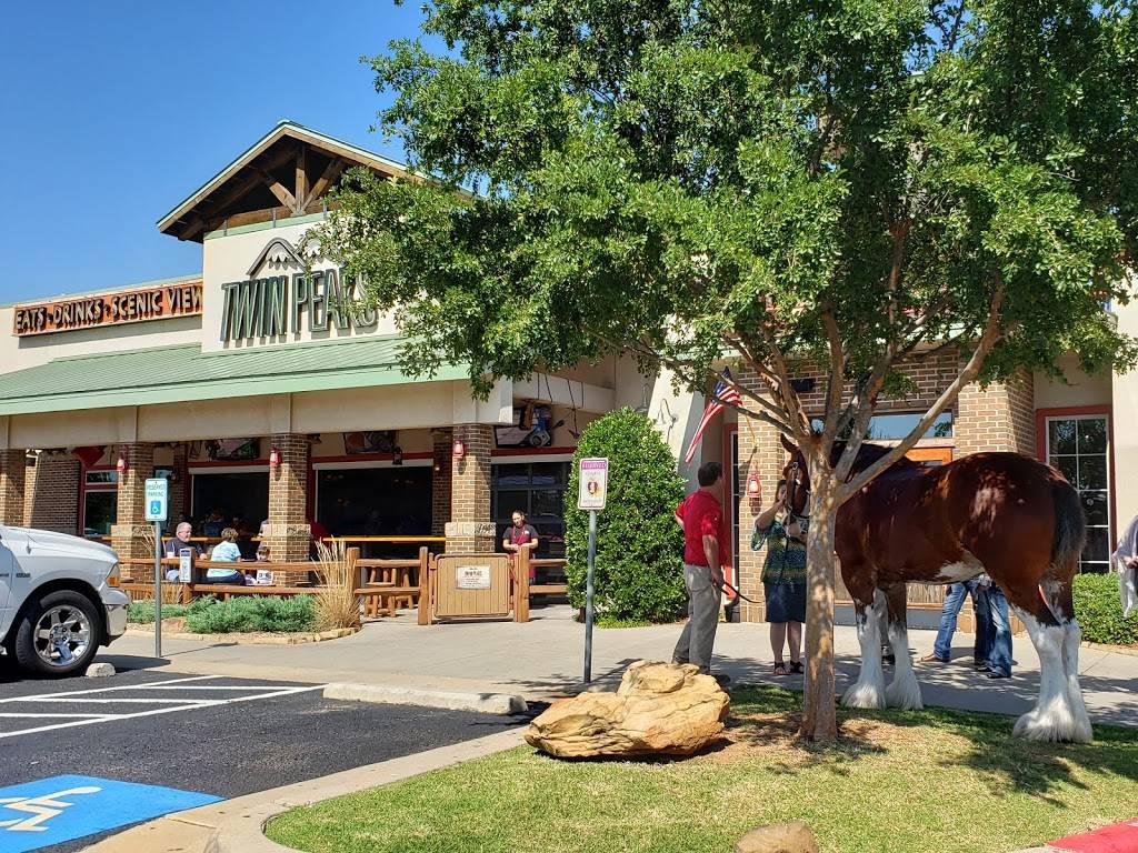Twin Peaks | restaurant | 0900, 3109 W Memorial Rd, Oklahoma City, OK 73134, USA | 4054185555 OR +1 405-418-5555