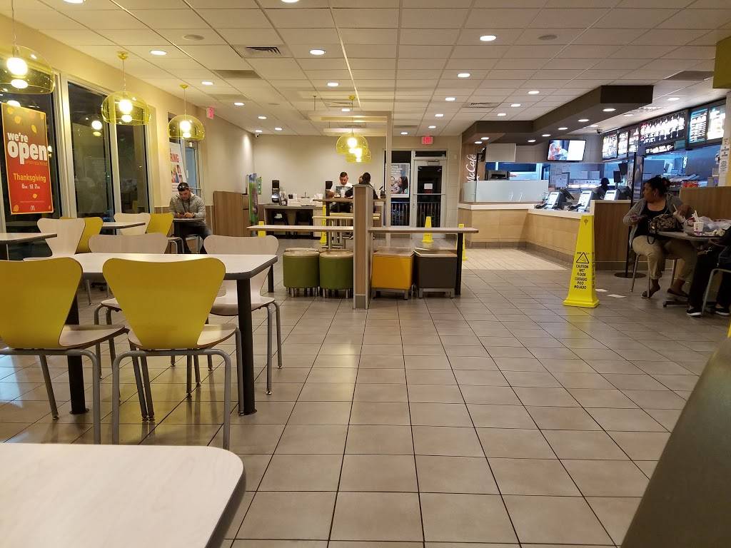 McDonalds | cafe | 5650 NW 7th St, Miami, FL 33126, USA | 3052623961 OR +1 305-262-3961