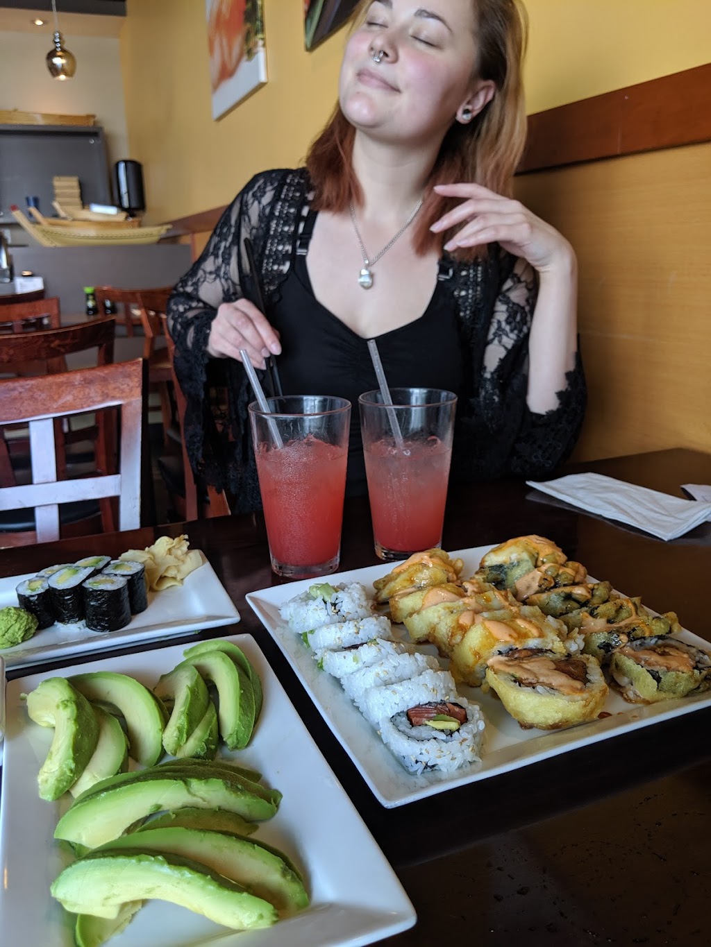 Shinsei Sushi | restaurant | 63 Rossanley Dr, Medford, OR 97501, USA | 5416901244 OR +1 541-690-1244