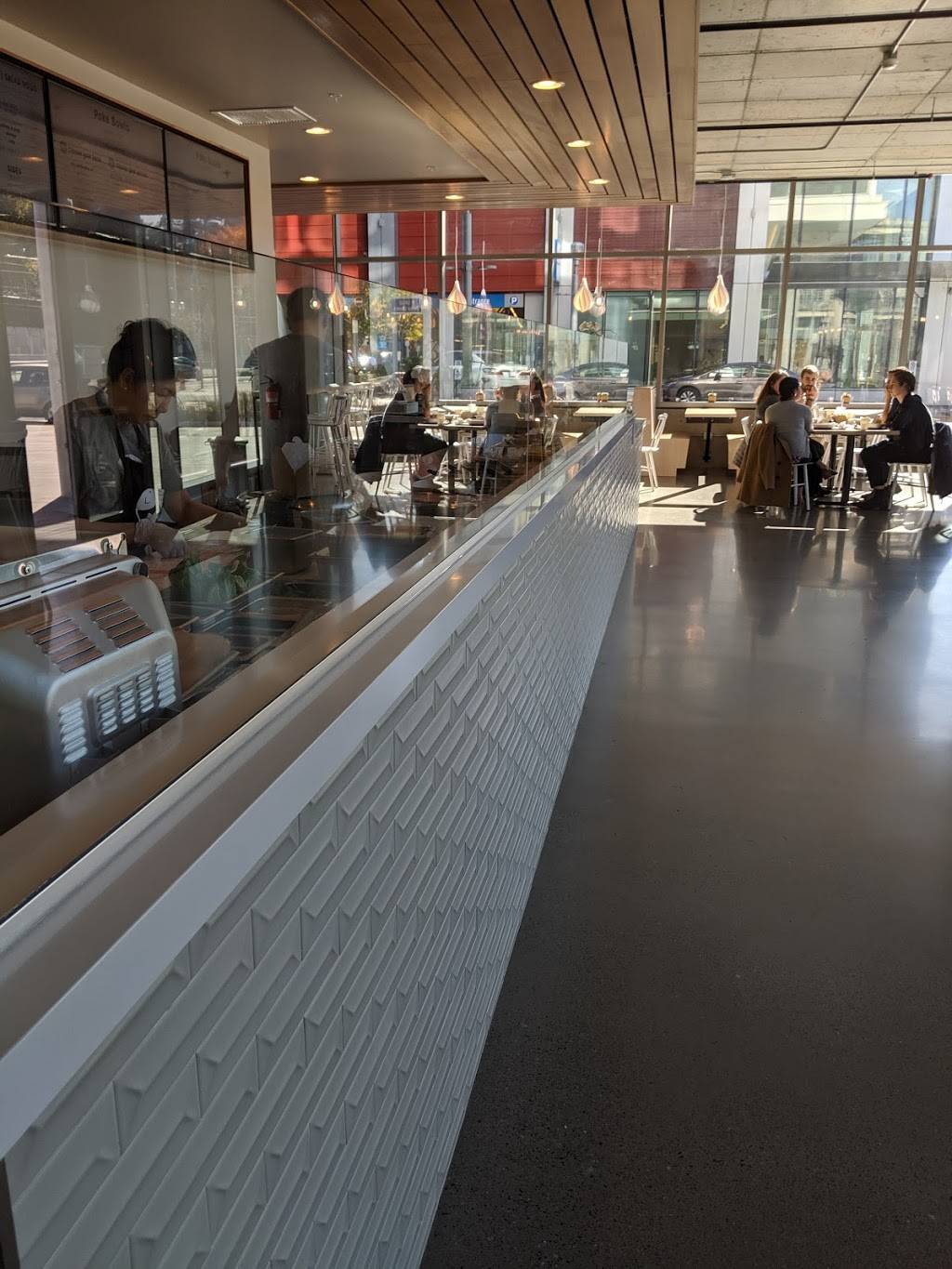 Olia Poke & Tea | restaurant | 2720 SW Moody Ave, Portland, OR 97201, USA | 9718086458 OR +1 971-808-6458