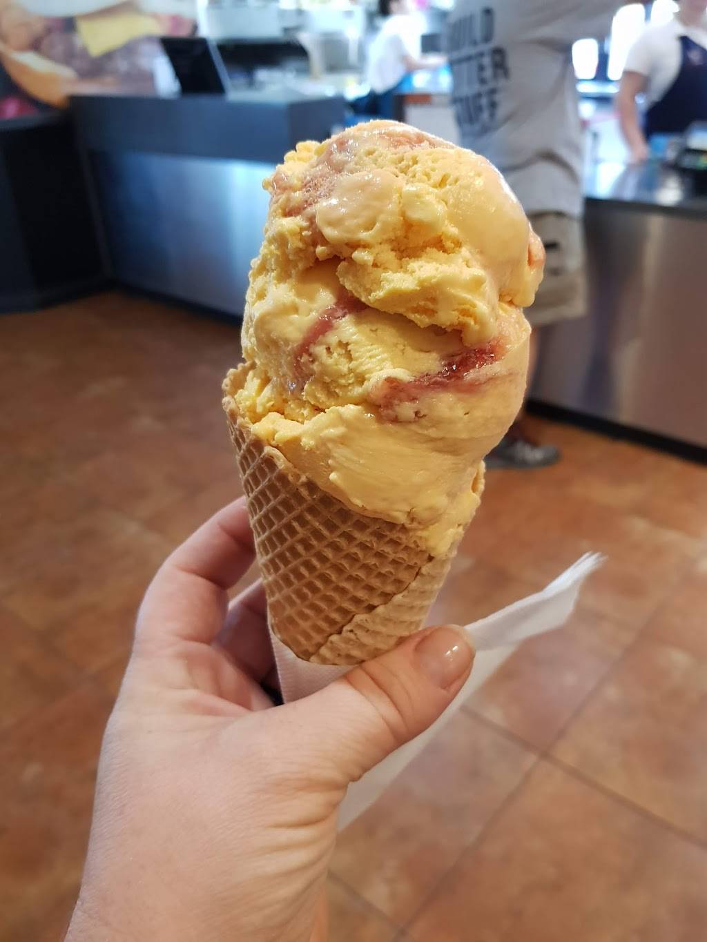 Braums Ice Cream & Burger Restaurant | restaurant | 1110 E, US-377, Granbury, TX 76048, USA | 8175737671 OR +1 817-573-7671