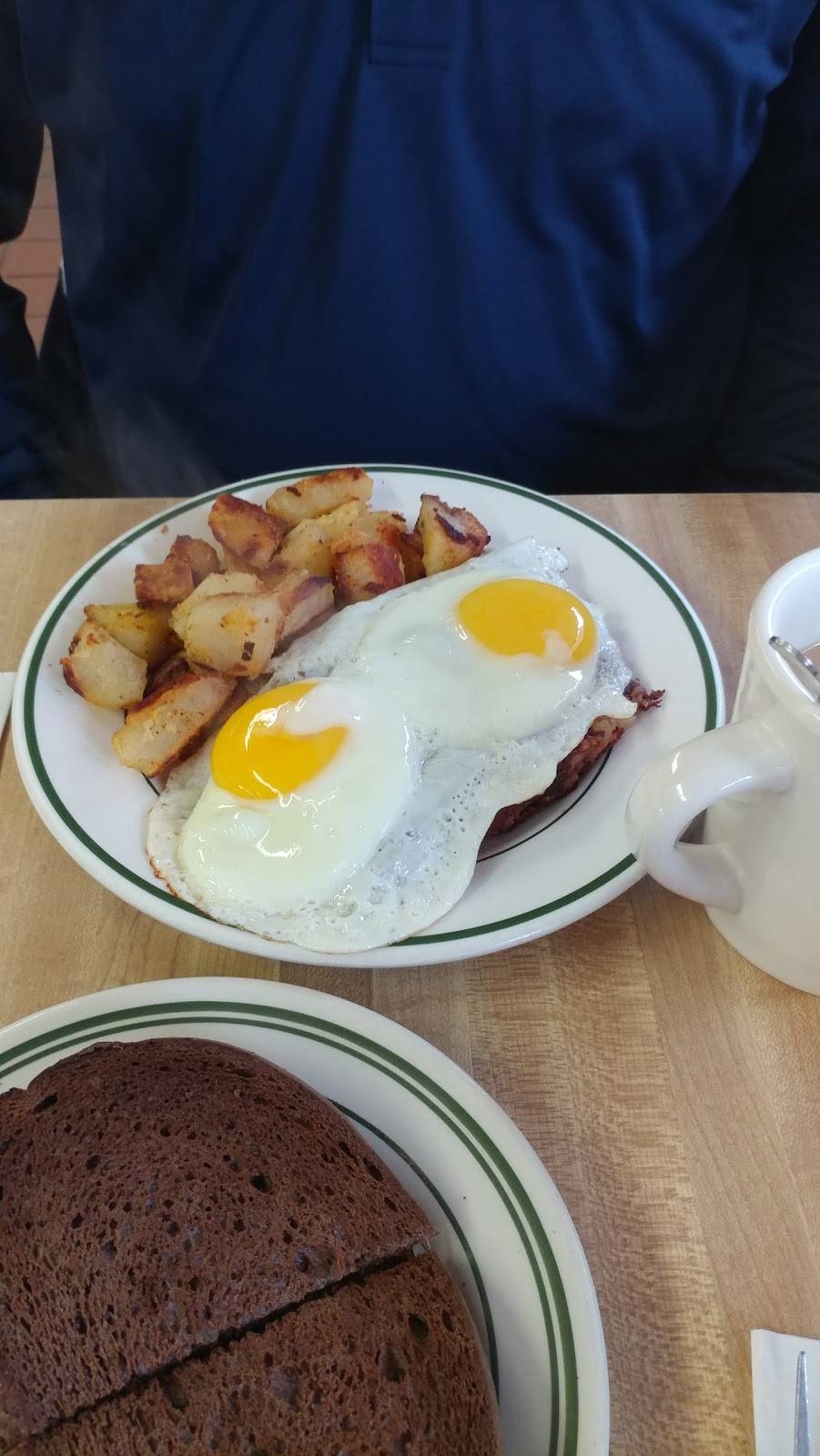 Capitol Diner | restaurant | 431 Union St, Lynn, MA 01901, USA | 7815959314 OR +1 781-595-9314