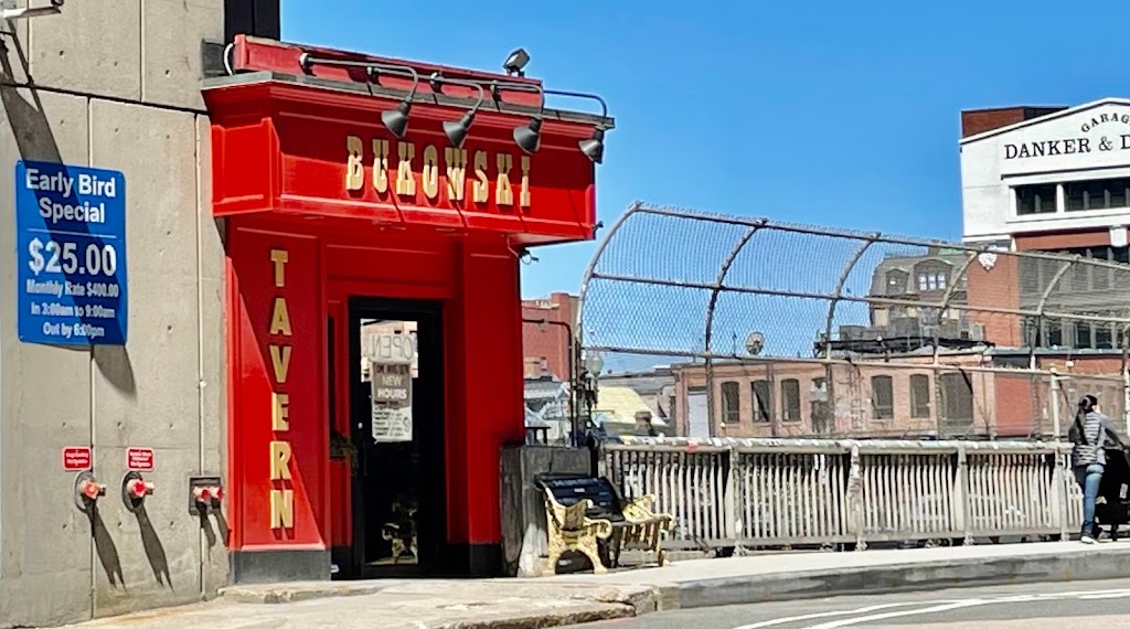 Bukowski Tavern | restaurant | 50 Dalton St, Boston, MA 02115, USA | 6174379999 OR +1 617-437-9999