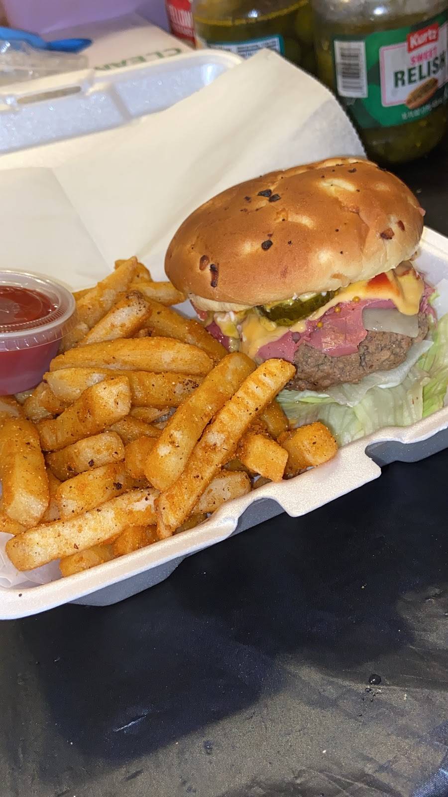 Uncle Rickys | restaurant | 13205 W Chicago, Detroit, MI 48228, USA | 2487788984 OR +1 248-778-8984