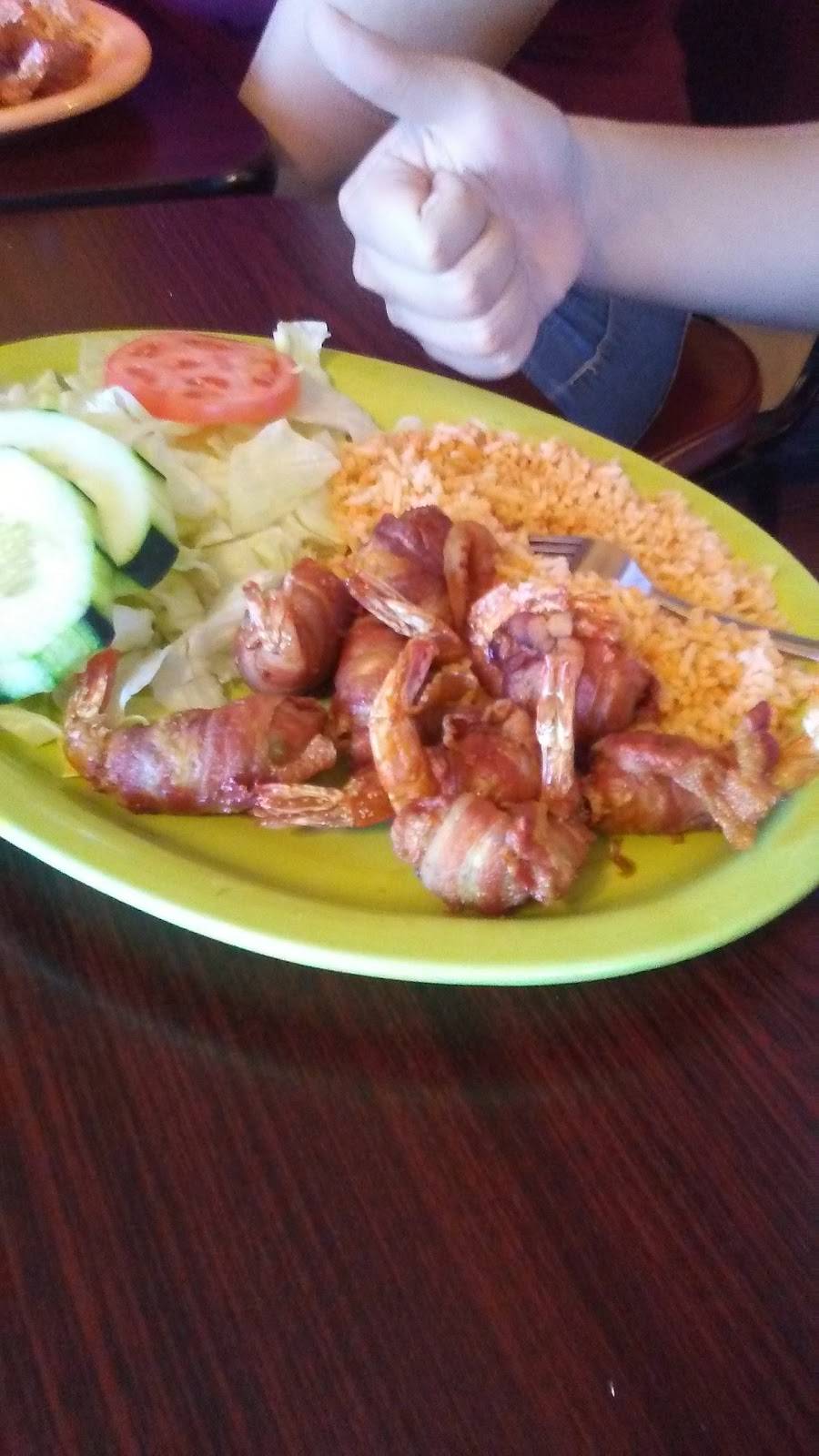 El Zarandeado | restaurant | 401 Isleta Blvd SW, Albuquerque, NM 87105, USA | 5055081110 OR +1 505-508-1110