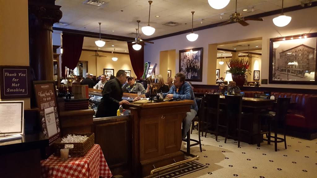 Maggianos Little Italy | restaurant | Streets of Woodfield, 1901 Woodfield Rd, Schaumburg, IL 60173, USA | 8472405600 OR +1 847-240-5600