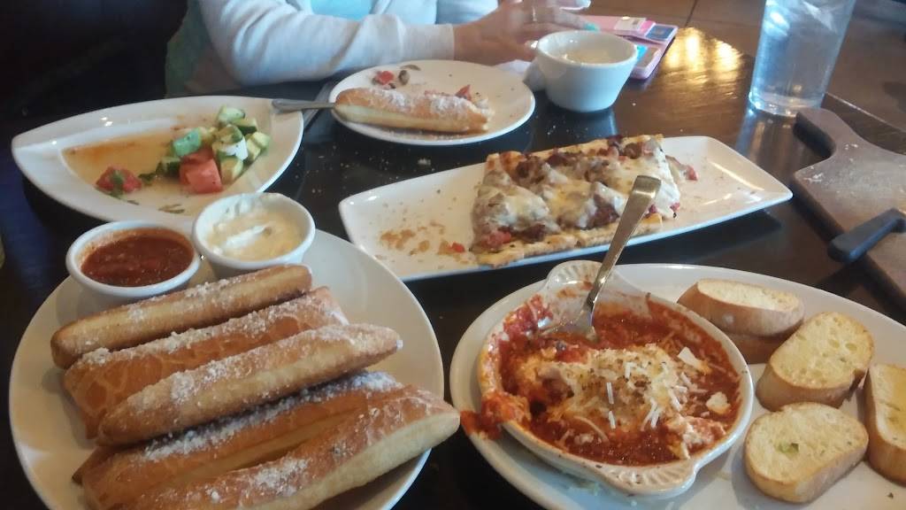 Morettis Ristorante & Pizzeria Lake in the Hills | restaurant | 220 Randall Rd, Lake in the Hills, IL 60156, USA | 8478547220 OR +1 847-854-7220