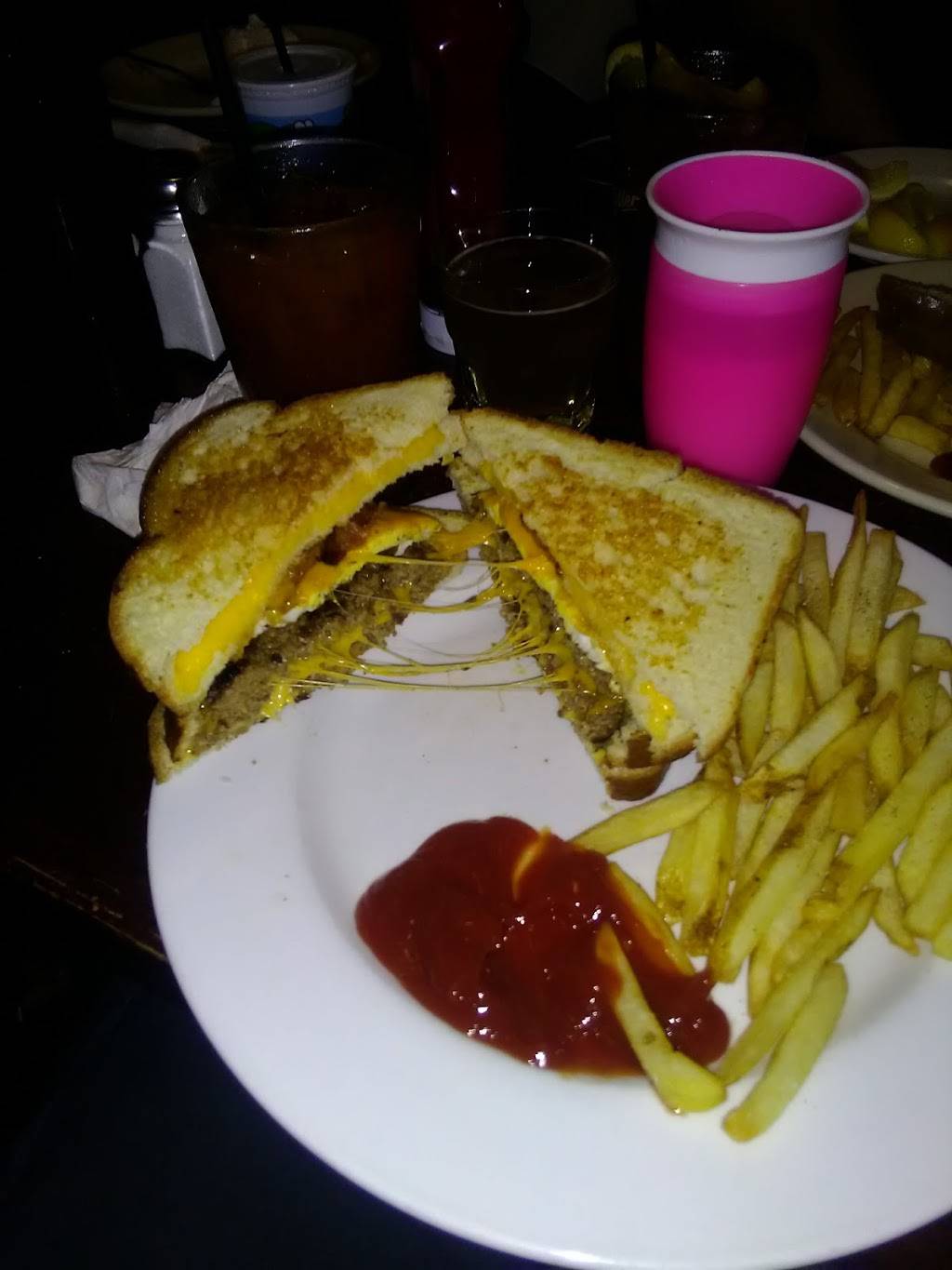 Mulligans Bar & Grill | restaurant | 830 Oregon Center Dr, Oregon, WI 53575, USA | 6088356422 OR +1 608-835-6422