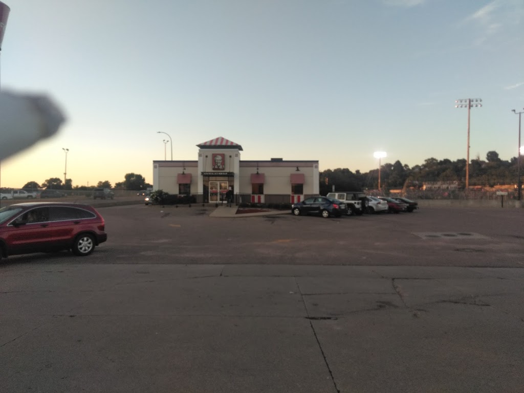 KFC | restaurant | 1500 Hamilton Blvd, Sioux City, IA 51103, USA | 7122583575 OR +1 712-258-3575