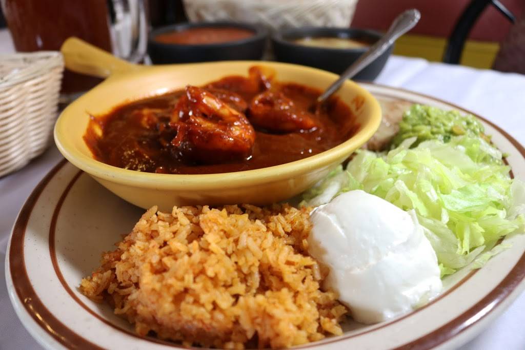 La Villa Restaurant | restaurant | 57 E 11th St, Tracy, CA 95376, USA | 2098325032 OR +1 209-832-5032