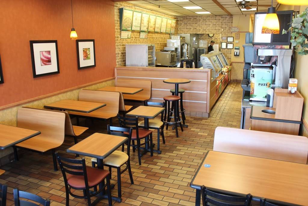 Subway | restaurant | 822 N Madison Blvd, Roxboro, NC 27573, USA | 3363225300 OR +1 336-322-5300