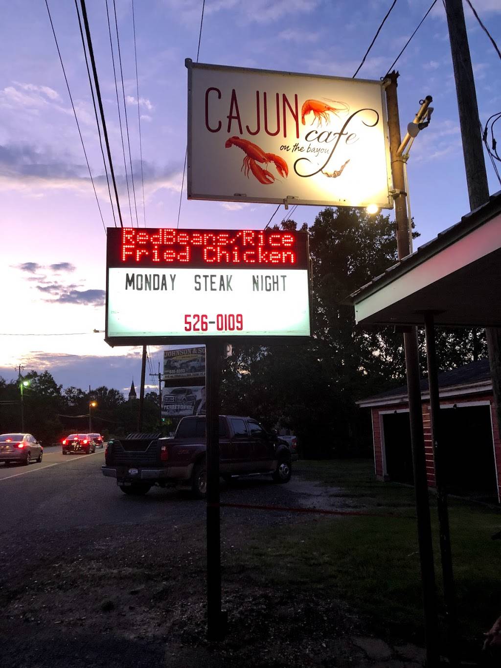 Cajun Cafe On The Bayou | restaurant | 2642 LA-1, Labadieville, LA 70372, USA | 9855260109 OR +1 985-526-0109