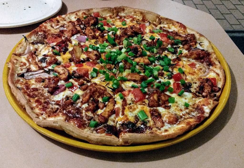 Round Table Pizza | meal delivery | 201 W Napa St, Sonoma, CA 95476, USA | 7079385564 OR +1 707-938-5564