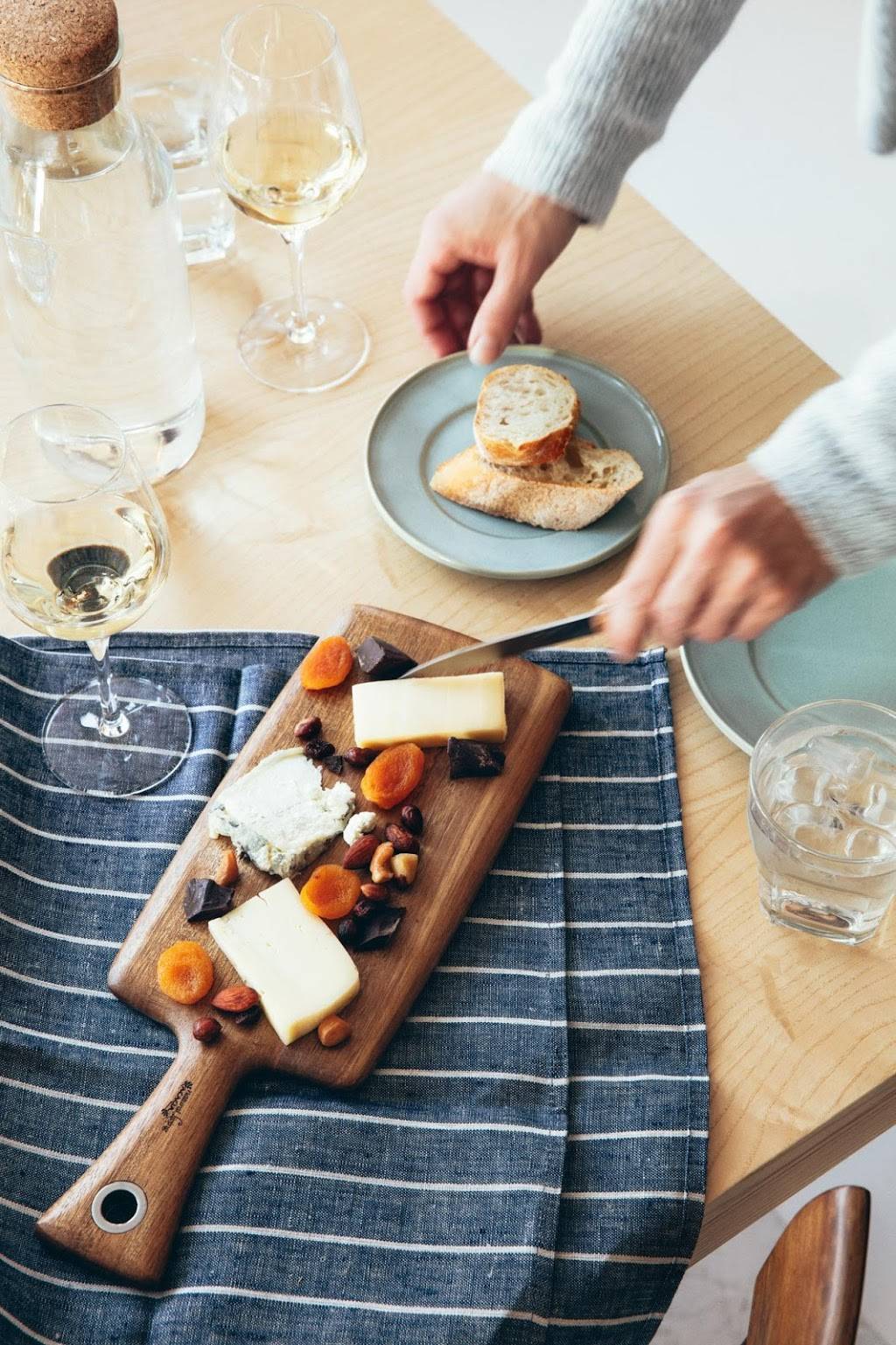 Markina - Resto-boutique | restaurant | 1360 Rue de Montarville, Saint-Bruno-de-Montarville, QC J3V 3T5, Canada | 4506901919 OR +1 450-690-1919