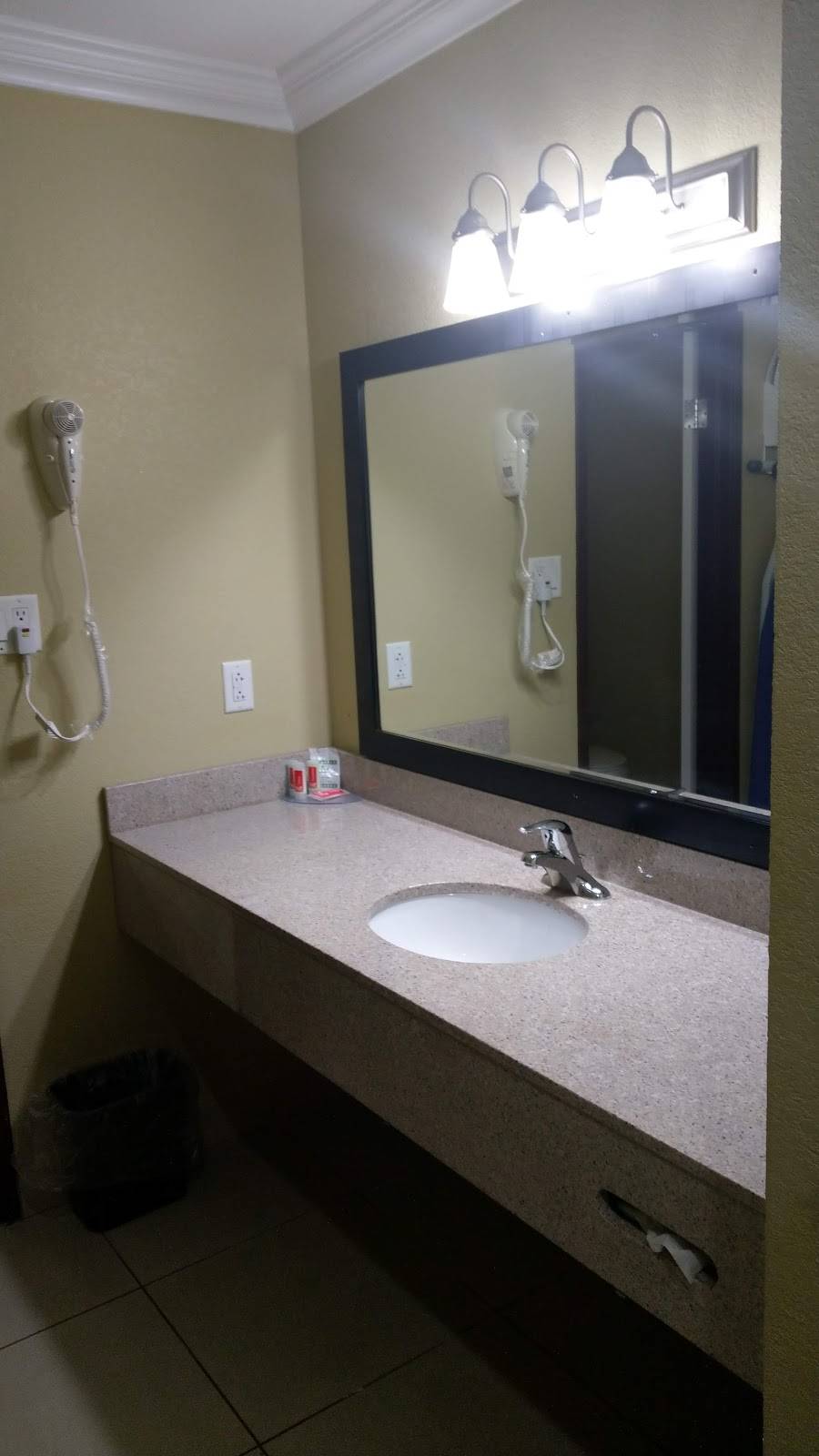 Econo Lodge Inn & Suites Mesa | restaurant | 951 W Main St, Mesa, AZ 85201, USA | 4808331231 OR +1 480-833-1231