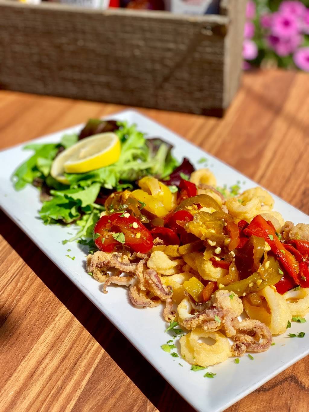 The Tipsy Toboggan | restaurant | 75 Ferry St, Fall River, MA 02721, USA | 5085670550 OR +1 508-567-0550