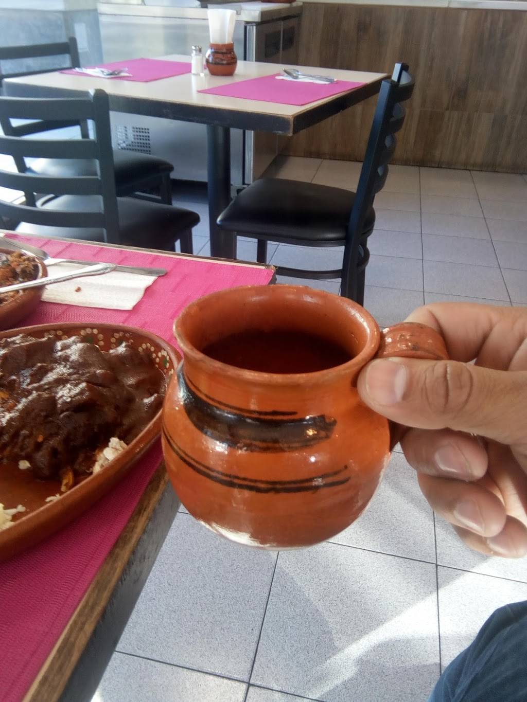 Caldos y Guisados La Rústica Zona Río. | restaurant | Local 5, DAVID ALFARO SIQUEIROS 2800, Zona Urbana Rio Tijuana, 22010 Tijuana, B.C., Mexico | 016642104905 OR +52 664 210 4905