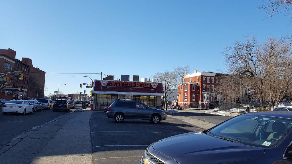 Crown Fried Chicken | restaurant | 40 Crescent Ave, Jersey City, NJ 07304, USA | 2014338333 OR +1 201-433-8333