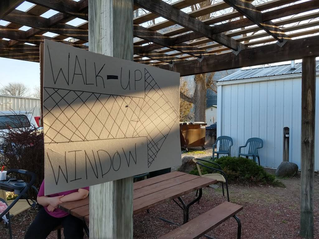 The Dairy Shoppe | restaurant | 617 1st St, Redfield, IA 50233, USA | 5158332815 OR +1 515-833-2815