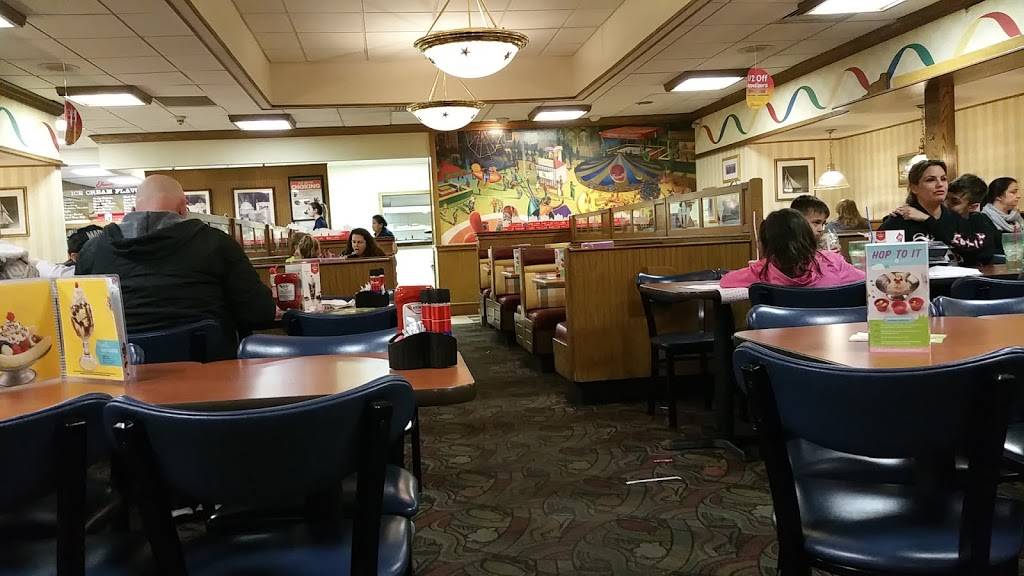 Friendlys | restaurant | 220 Mt Pleasant Rd, Smithtown, NY 11787, USA | 6313614974 OR +1 631-361-4974