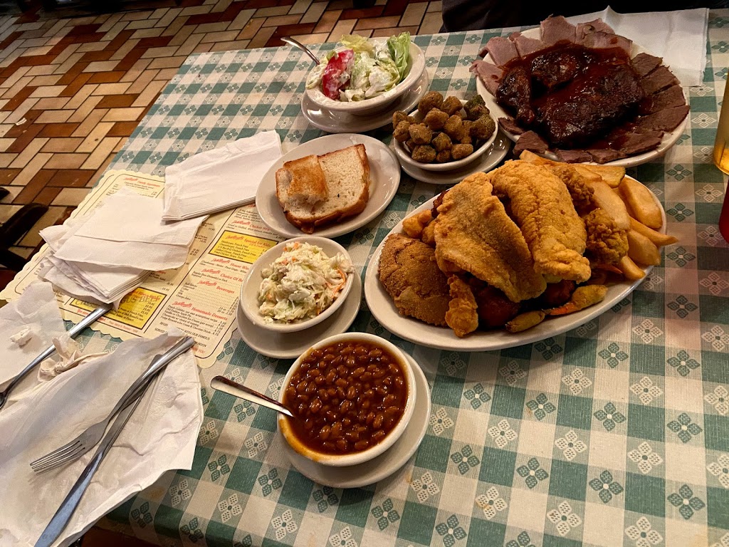 Dick Russells Bar-B-Q | restaurant | 5360 US-90, Mobile, AL 36619, USA | 2516616090 OR +1 251-661-6090