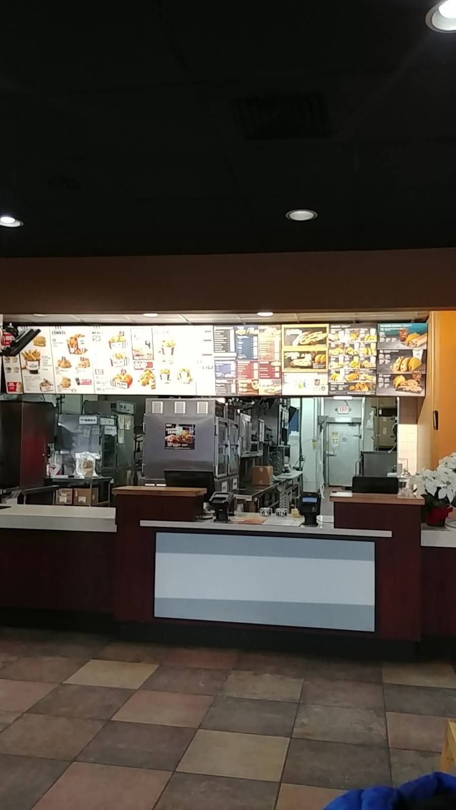 Taco Bell | meal takeaway | 221 W Veterans Pkwy, Yorkville, IL 60560, USA | 6305531954 OR +1 630-553-1954