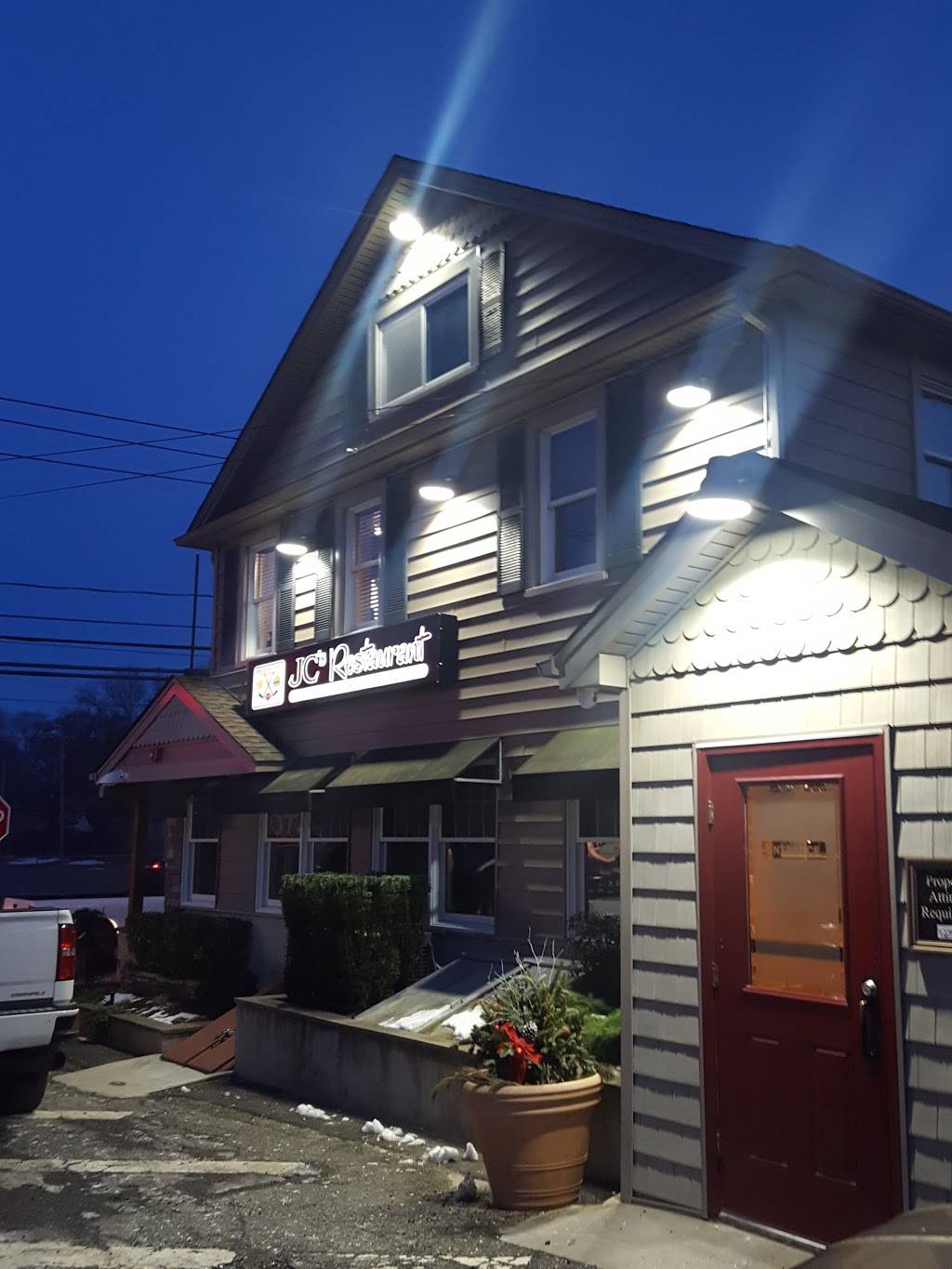 JCs Restaurant at Mikes Place Too | restaurant | 1086 Mastic Rd, Mastic, NY 11950, USA | 6317724680 OR +1 631-772-4680