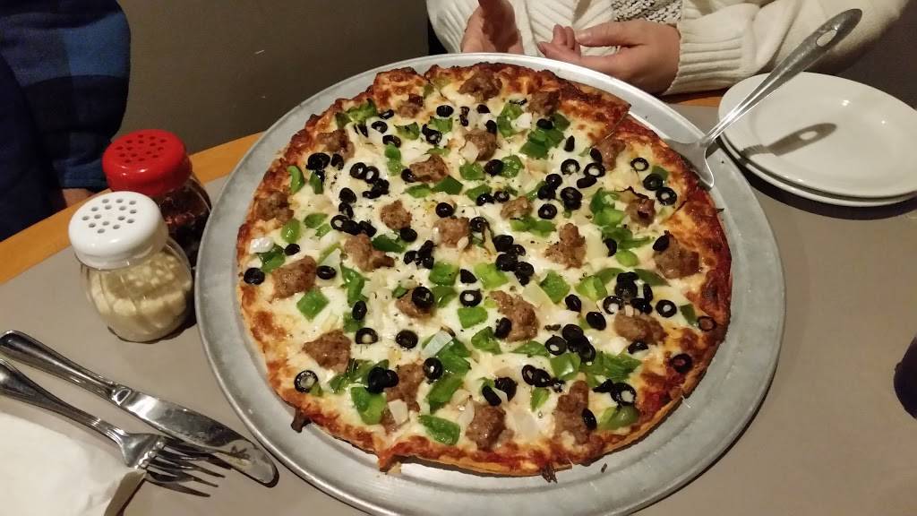 Brunos Restaurant | restaurant | 730 Cornerstone Crossing, Waterford, WI 53185, USA | 2625143663 OR +1 262-514-3663