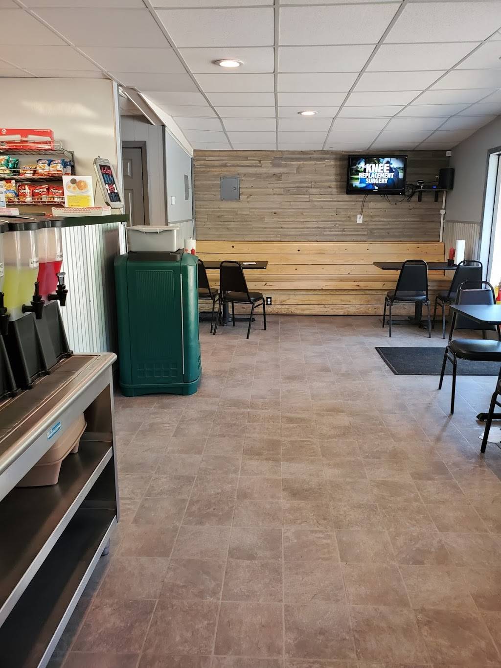 Debs Hot Dogs | restaurant | 1395 4th Ave SW #6002, Bessemer, AL 35022, USA | 2054247600 OR +1 205-424-7600