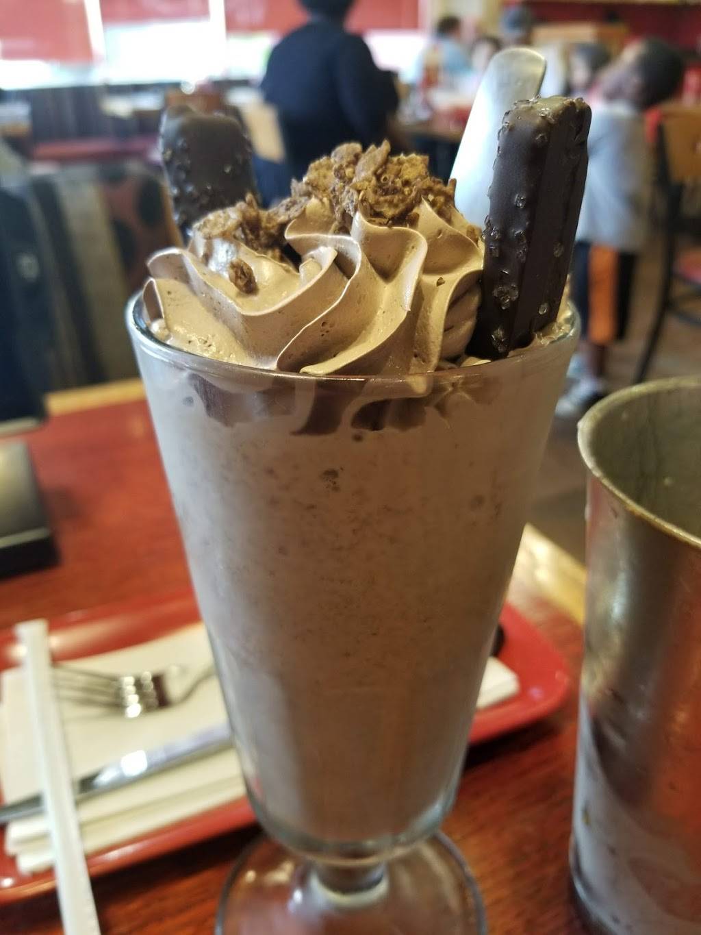 Red Robin Gourmet Burgers and Brews | restaurant | 401 E Dimond Blvd, Anchorage, AK 99515, USA | 9075224321 OR +1 907-522-4321