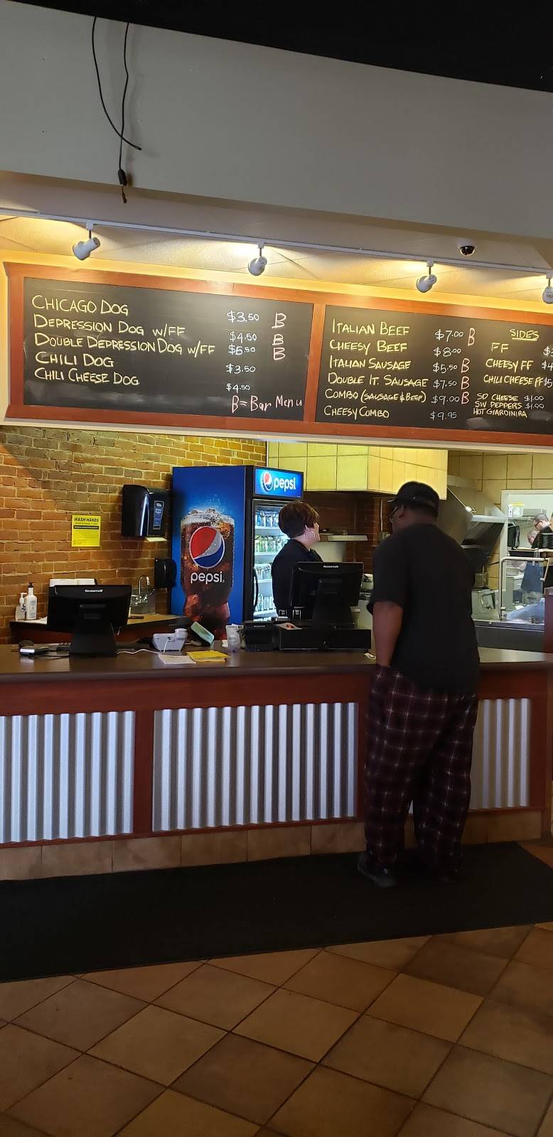 Marios Chicago Beef & Hot Dogs | restaurant | 118 3rd St S, La Crosse, WI 54601, USA | 6085191665 OR +1 608-519-1665