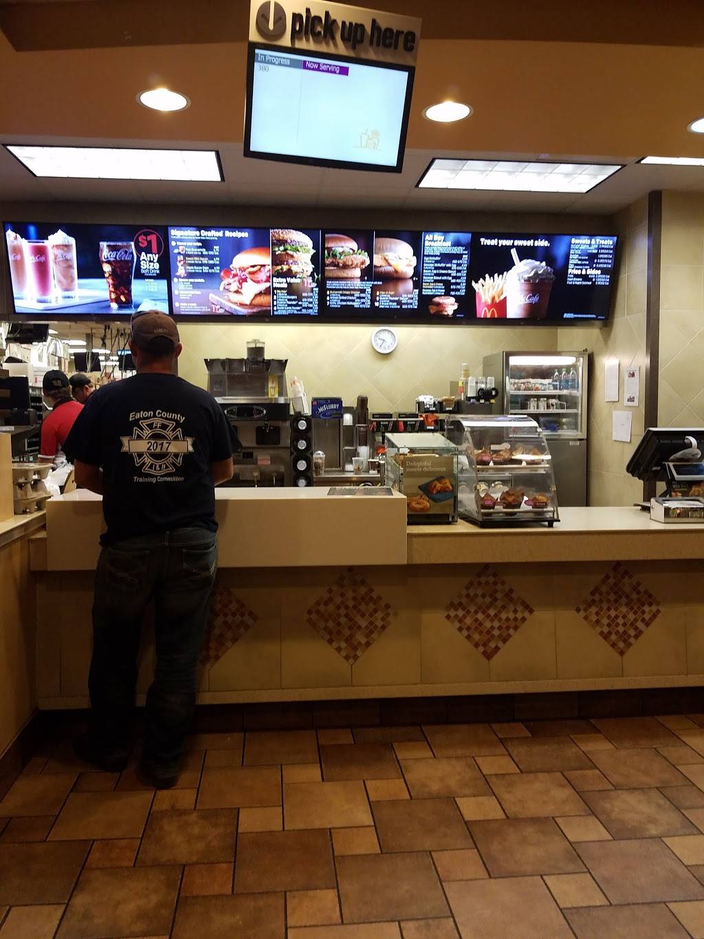 McDonalds | cafe | 207 Lansing St, Charlotte, MI 48813, USA | 5175430466 OR +1 517-543-0466