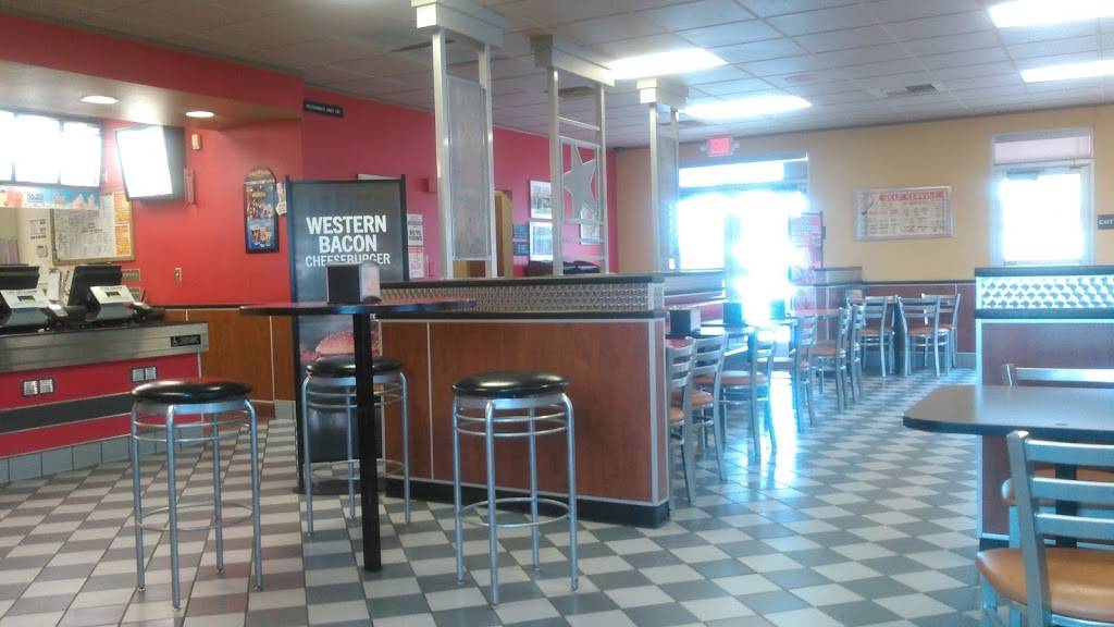 Carls Jr / Green Burrito | restaurant | 19125 Goldenwest St, Huntington Beach, CA 92648, USA | 7143748505 OR +1 714-374-8505