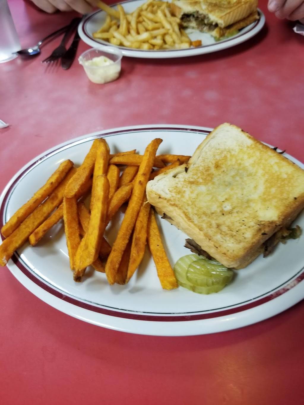 Huddle House | meal takeaway | 73 Days Inn Dr, Kuttawa, KY 42055, USA | 2703880811 OR +1 270-388-0811